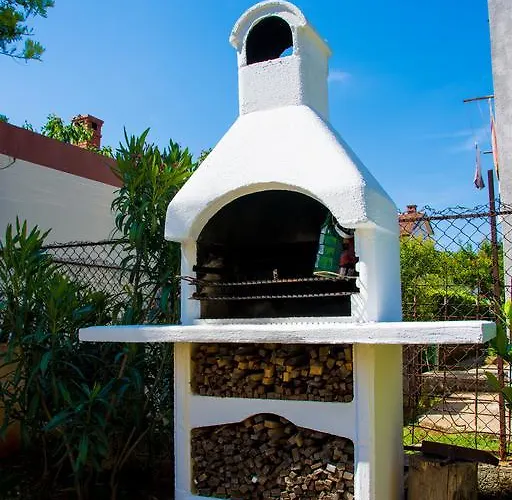 Manuela 아파트 풀라