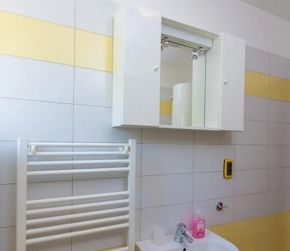 Manuela 아파트 풀라