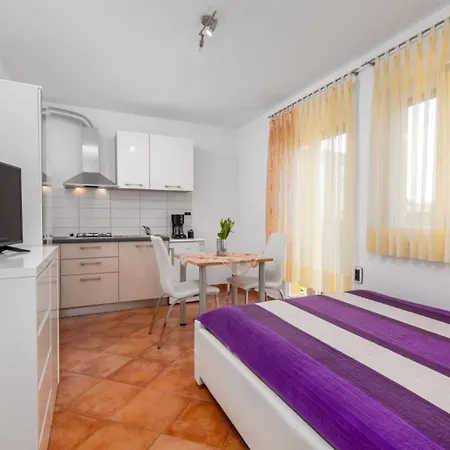 Apartman Manuela *